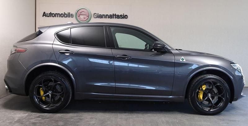 Grau Gebraucht 2021 Alfa Romeo Stelvio Quadrifoglio SUV | 51.990 € (Guter Preis) - Bild 1/4