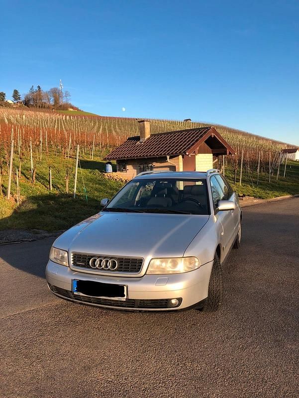 Silber Gebraucht 1999 Audi A4 Kombi | 3.500 € (Etwas zu teuer) - Bild 1/4