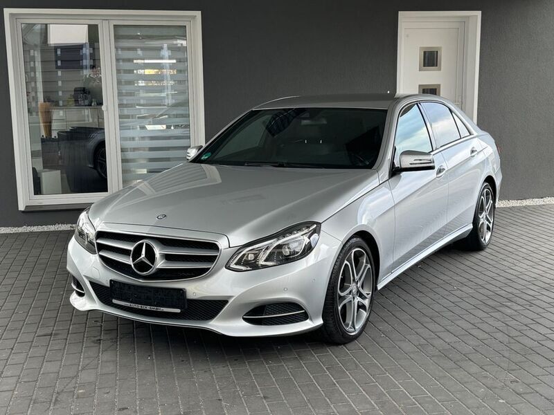 Silber Gebraucht 2015 Mercedes E200 Avantgarde Limousine | 19.950 € (Fairer Preis) - Bild 1/4