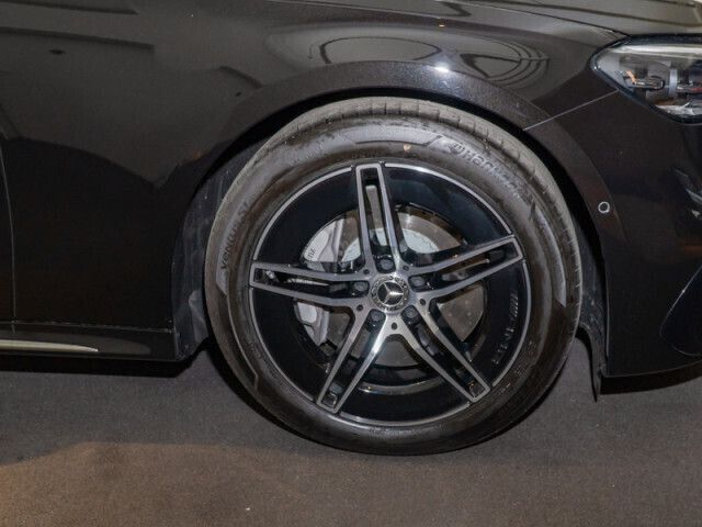 Gebraucht Mercedes E220 AMG 197 PS (144 kW) 2024 Metalliclack obsidianschwarz Limousine