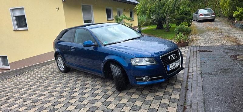 Gebraucht Audi A3 Ambiente 105 PS (77 kW) 2010 Blau Limousine