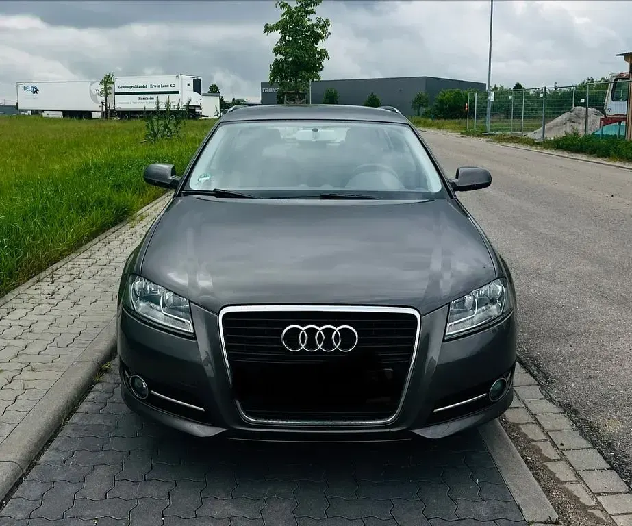 Gebraucht Audi A3 Attraction 105 PS (77 kW) 2011 Gold Kleinwagen
