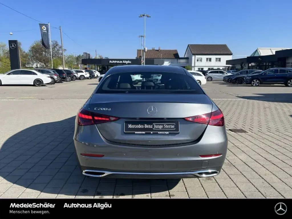 Gebraucht Mercedes 200 Avantgarde 163 PS (119 kW) 2024 Lack selenitgrau (metallic) Limousine