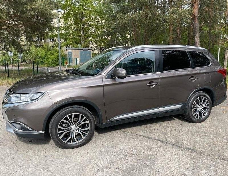 Gebraucht Mitsubishi Outlander 150 PS (110 kW) 2017 Braun SUV