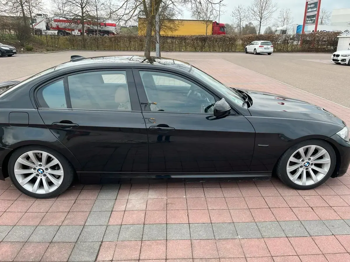 Second-hand BMW 330 272 CP (200 kW) 2009 Negru Berlinǎ