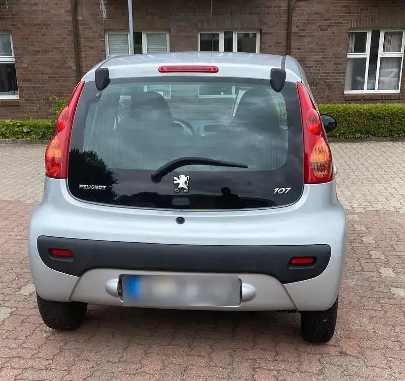 Gebraucht Peugeot 107 50 PS (36 kW) 2009 Silber Kleinwagen