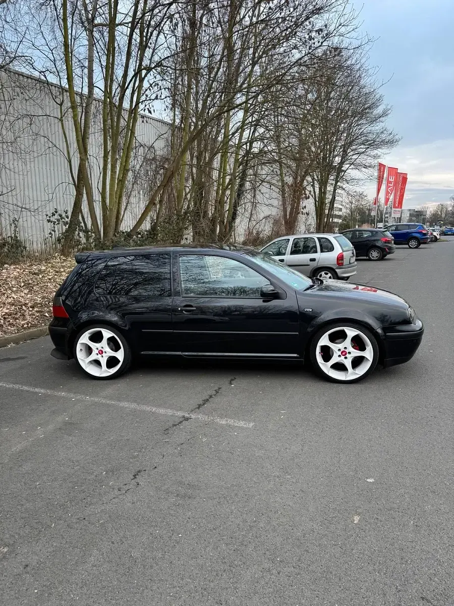 Usata VW Golf VI 75 CV (55 kW) 2010 Nero Utilitaria