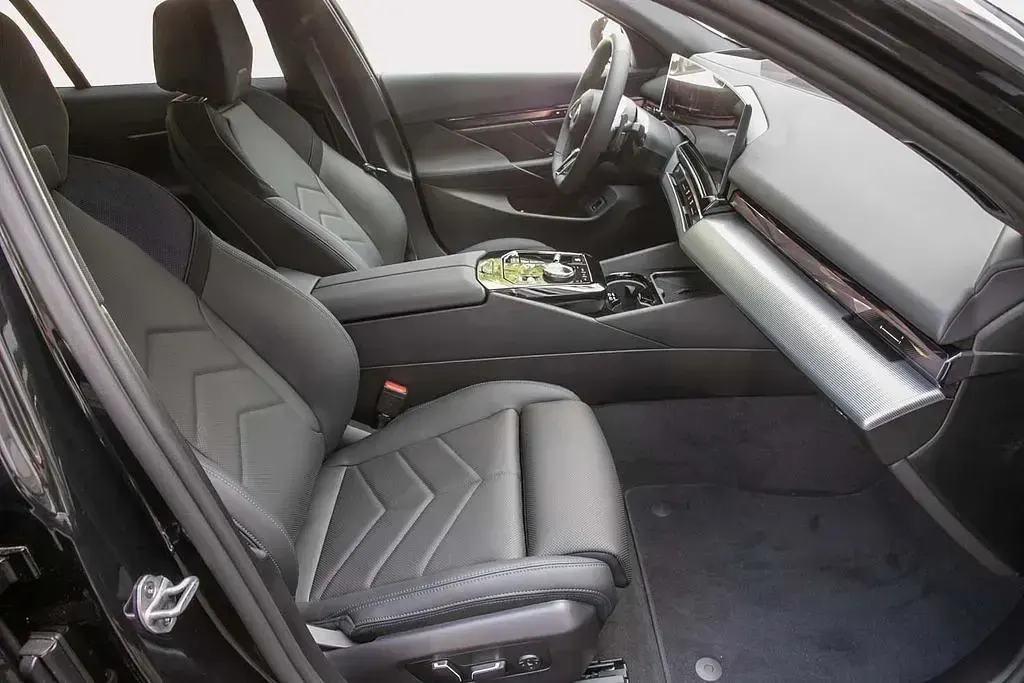 Neu BMW 520 Comfort Edition 197 PS (144 kW) 2025 Schwarz Limousine