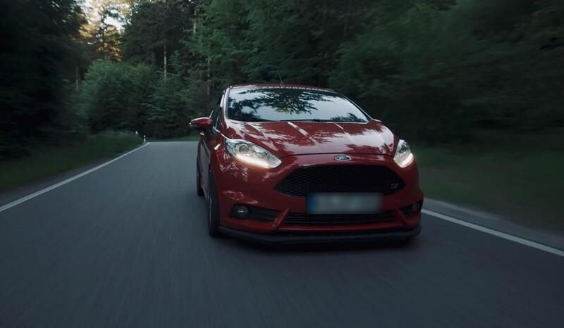 Rot Gebraucht 2015 Ford Fiesta ST Kleinwagen | 12.500 € - Bild 1/4