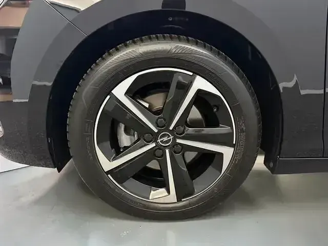 Gebraucht Opel Astra 131 PS (96 kW) 2025 Schwarz Kleinwagen