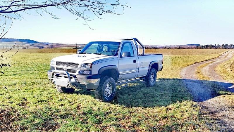 Weiß Gebraucht 2004 Chevrolet Silverado LS SUV | 14.500 € - Bild 1/4
