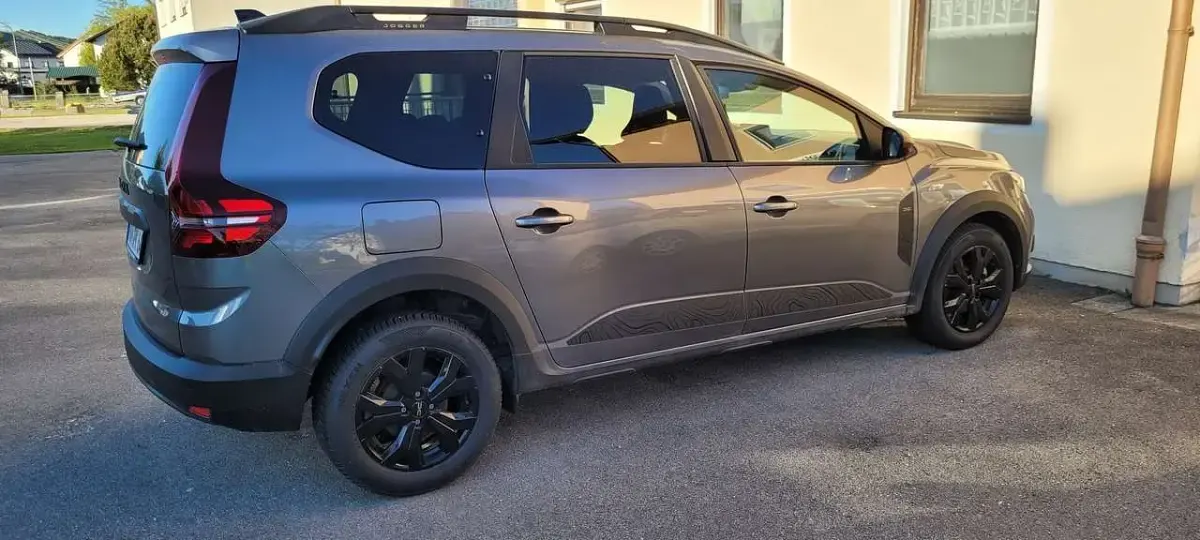 Gebraucht Dacia Jogger Extreme 110 PS (80 kW) 2025 Grau Van / Kleinbus