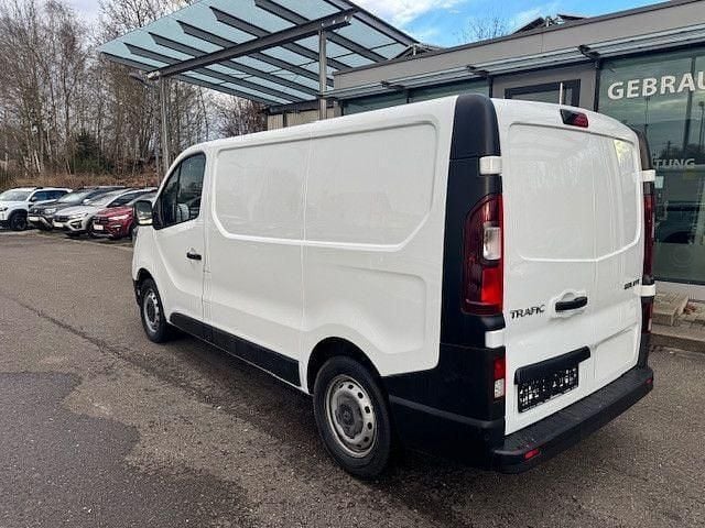 Gebraucht Renault Trafic Komfort 110 PS (80 kW) 2023 Gletscher weiß Van / Kleinbus