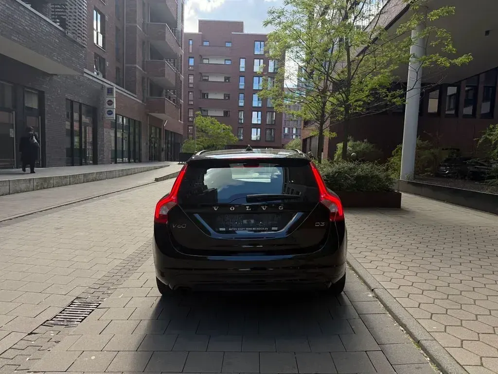 Gebraucht Volvo V60 Business Edition 150 PS (110 kW) 2016 Schwarz Kombi