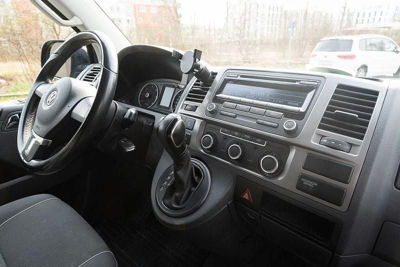 Second-hand VW T5 140 CP (102 kW) 2011 Negru Van