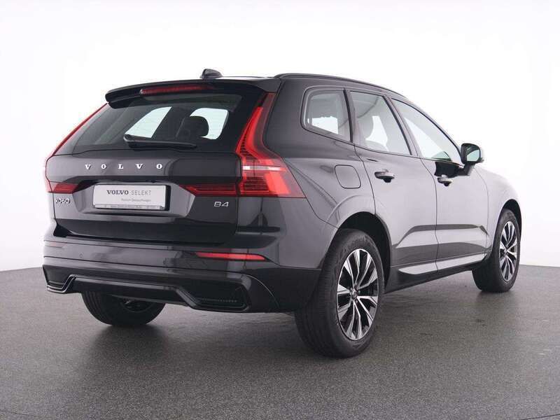 Gebraucht Volvo XC60 Plus 196 PS (144 kW) 2023 Schwarz onyx black / metallic SUV