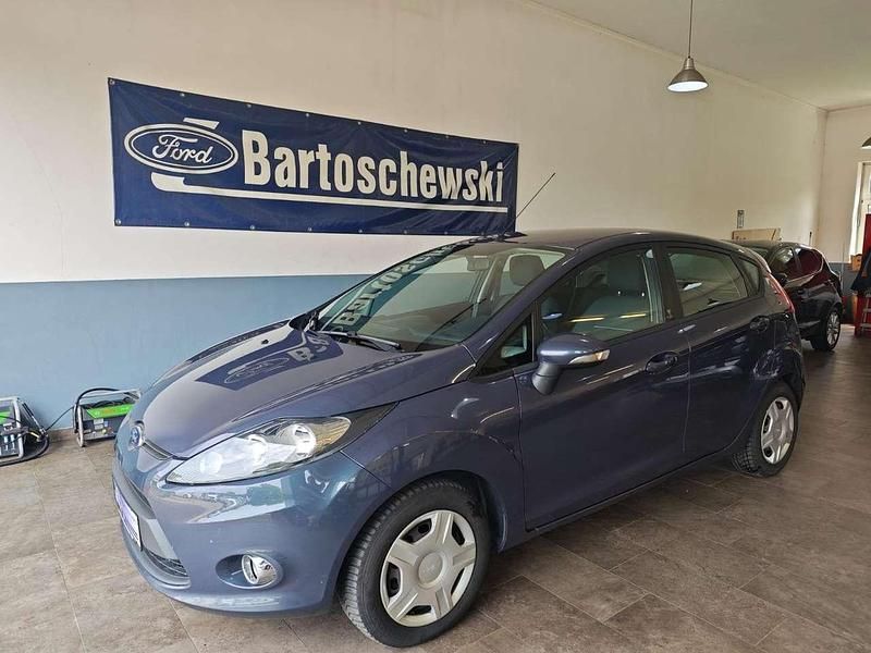 Grau Gebraucht 2012 Ford Fiesta Champions Edition Kleinwagen | 4.500 € (Teuer) - Bild 1/4
