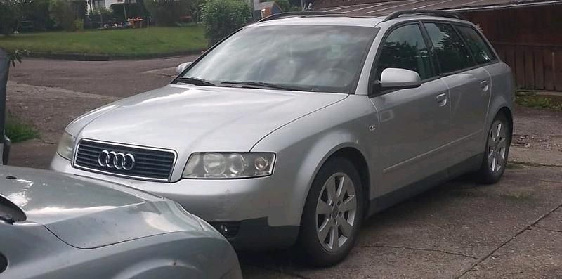 Silber Gebraucht 2002 Audi A4 Kombi | 1.400 € (Guter Preis) - Bild 1/4