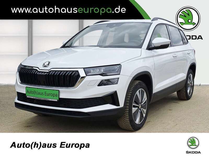 Moonweiss metallic Gebraucht 2024 Skoda Karoq Selection SUV | 26.490 € (Superpreis) - Bild 1/4