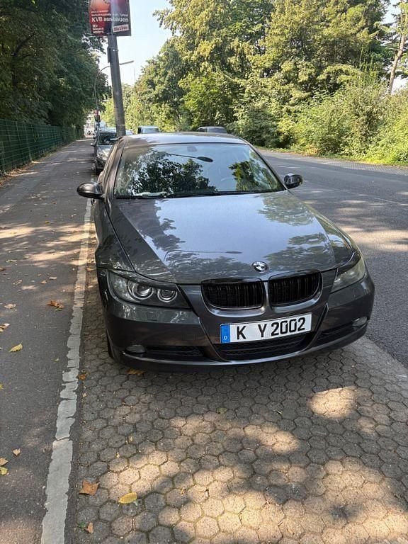 Grau Gebraucht 2005 BMW 320 Limousine | 3.000 € (Guter Preis) - Bild 1/4