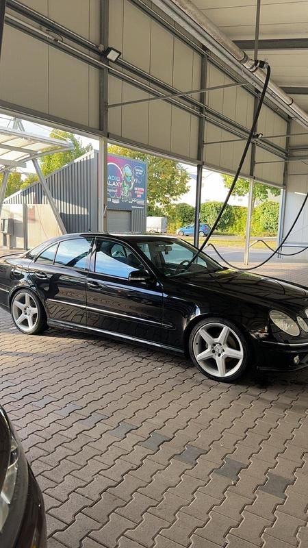 Schwarz Gebraucht 2008 Mercedes E280 Limousine | 11.000 € (Teuer) - Bild 1/4
