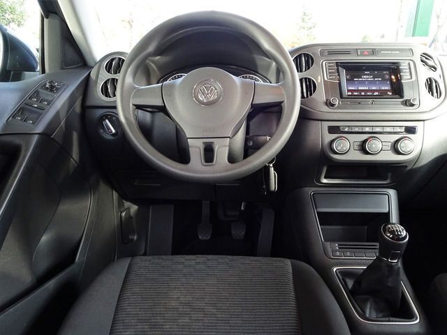 Gebraucht VW Tiguan Trendline 110 PS (80 kW) 2016 Grau metallic SUV