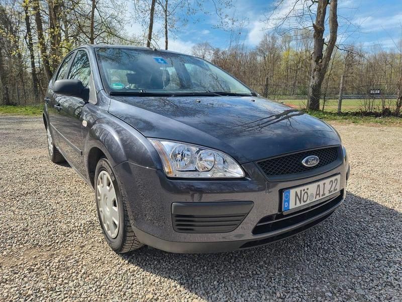 Second-hand Ford Focus Style 101 CP (74 kW) 2007 Albastru Berlinǎ