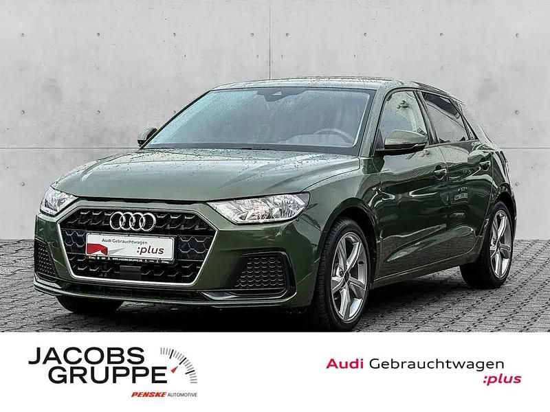Grün Gebraucht 2025 Audi A1 Sportback Advanced Kleinwagen | 25.439 € (Fairer Preis) - Bild 1/4