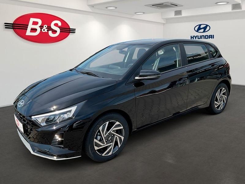 Phantom black / met Gebraucht 2025 Hyundai i20 Trend Limousine | 22.990 € (Fairer Preis) - Bild 1/4