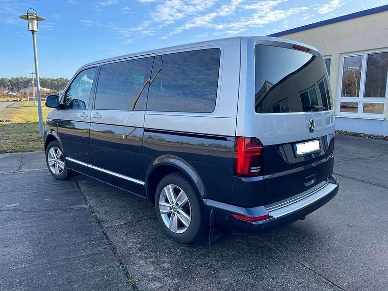 Gebraucht VW Multivan Highline 199 PS (146 kW) 2021 Blau Van
