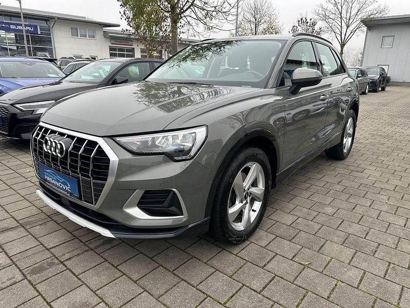 Grau Gebraucht 2022 Audi Q3 Sport SUV | 27.900 € (Fairer Preis) - Bild 1/4