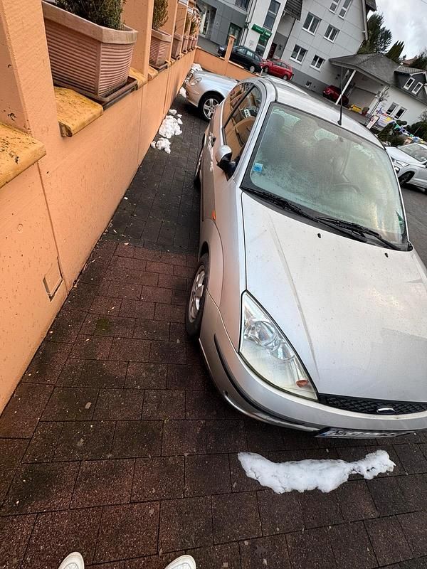 Gebraucht Ford Focus 100 PS (73 kW) 2002 Grau Kleinwagen