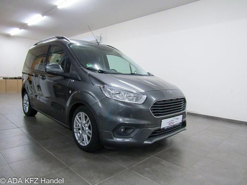 Grau Gebraucht 2019 Ford Tourneo Courier Titanium Van / Kleinbus | 11.490 € (Fairer Preis) - Bild 1/4