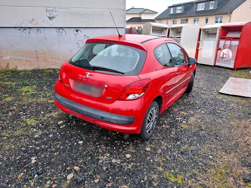 Gebraucht Peugeot 207 75 PS (55 kW) 2010 Rot Kleinwagen
