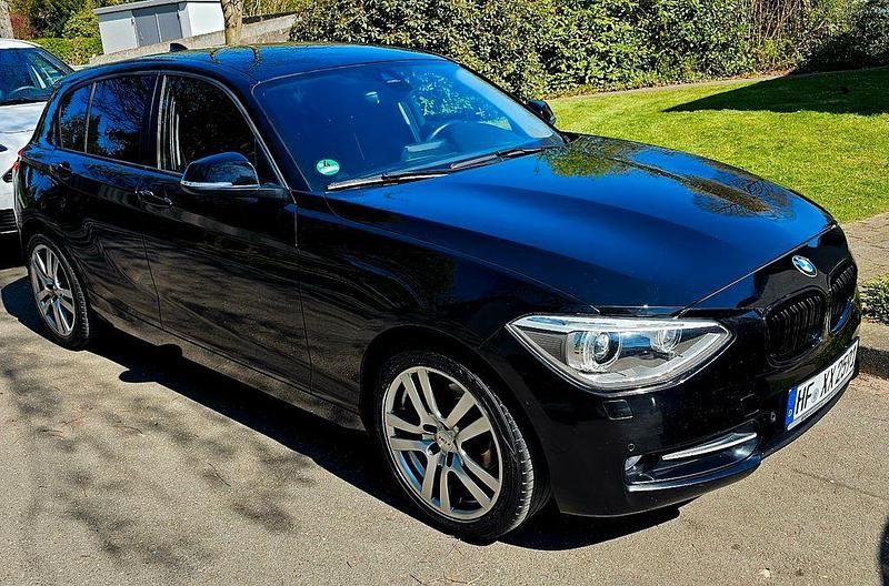 Schwarz Gebraucht 2011 BMW 116 Sport Line Kleinwagen | 7.500 € (Fairer Preis) - Bild 1/4