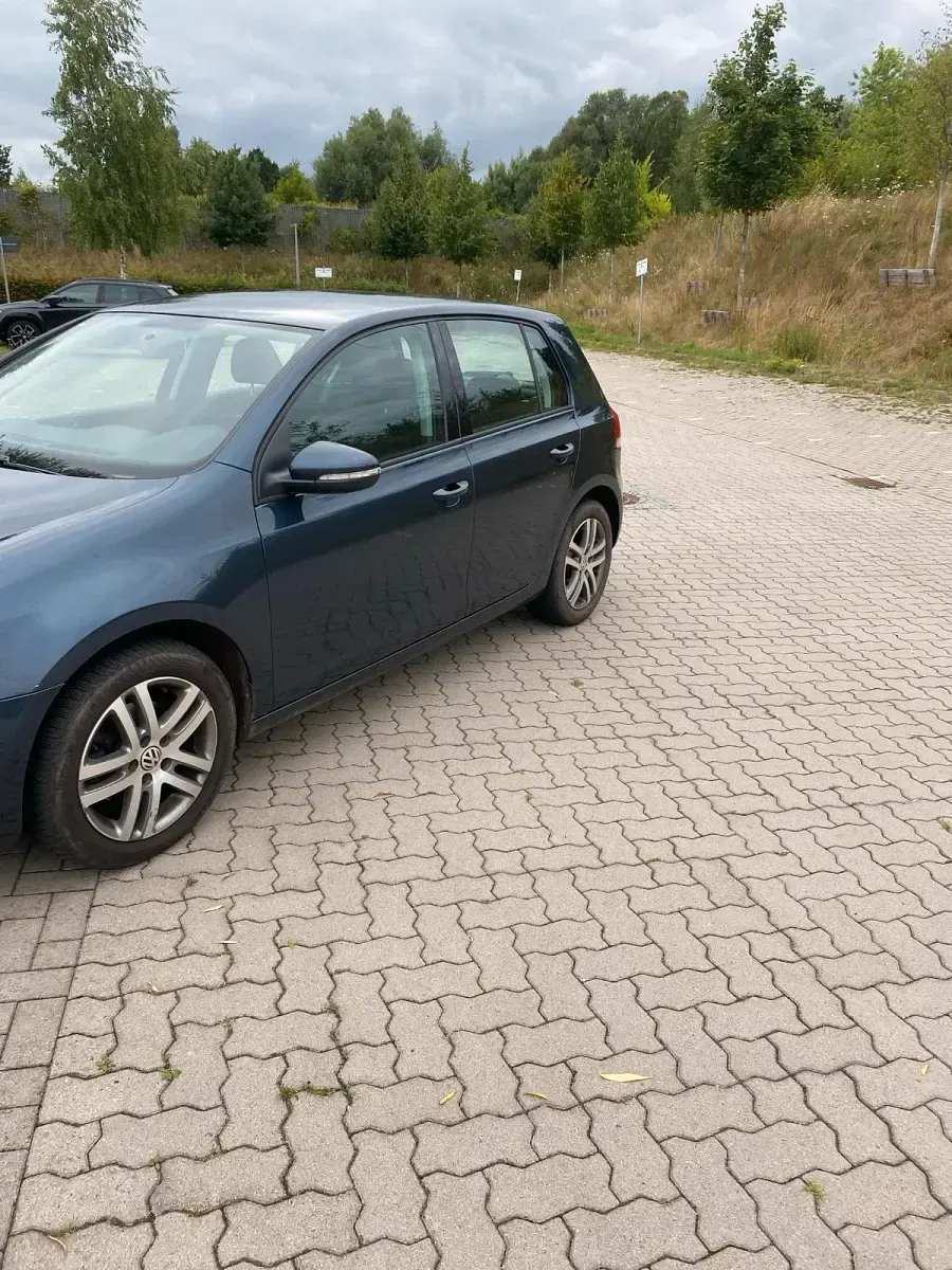 Gebraucht VW Golf VI Comfortline 105 PS (77 kW) 2011 Blau Kleinwagen