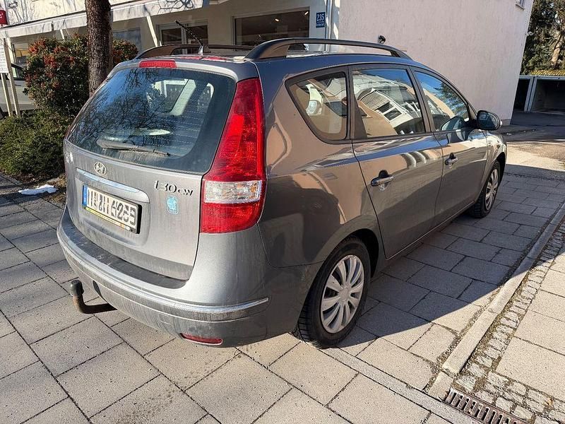 Gebraucht Hyundai i30 Comfort 126 PS (92 kW) 2010 Grau Kombi