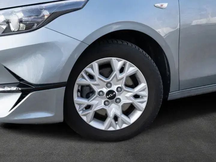 Gebraucht Kia Ceed Vision 160 PS (117 kW) 2023 Silber Kleinwagen