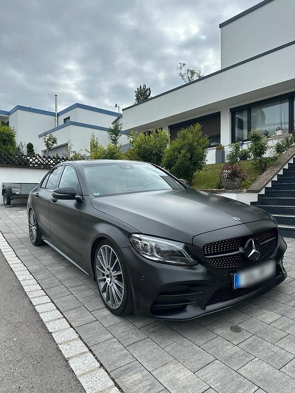 Grau Gebraucht 2020 Mercedes C300 Limousine | 28.500 € (Fairer Preis) - Bild 1/4