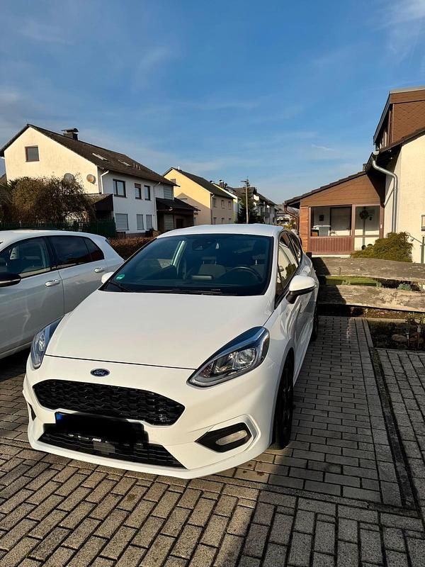 Weiß Gebraucht 2017 Ford Fiesta ST-Line Kleinwagen | 10.500 € (Fairer Preis) - Bild 1/4