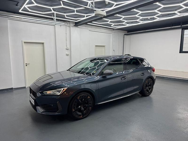 Grau Gebraucht 2021 Cupra Leon VZ Limousine | 20.490 € (Guter Preis) - Bild 1/4