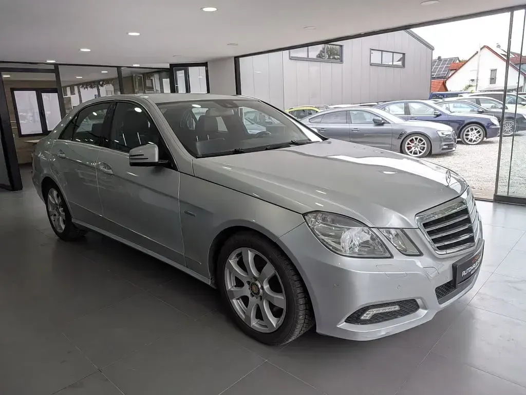 Gebraucht Mercedes E250 204 PS (150 kW) 2009 Silber Limousine