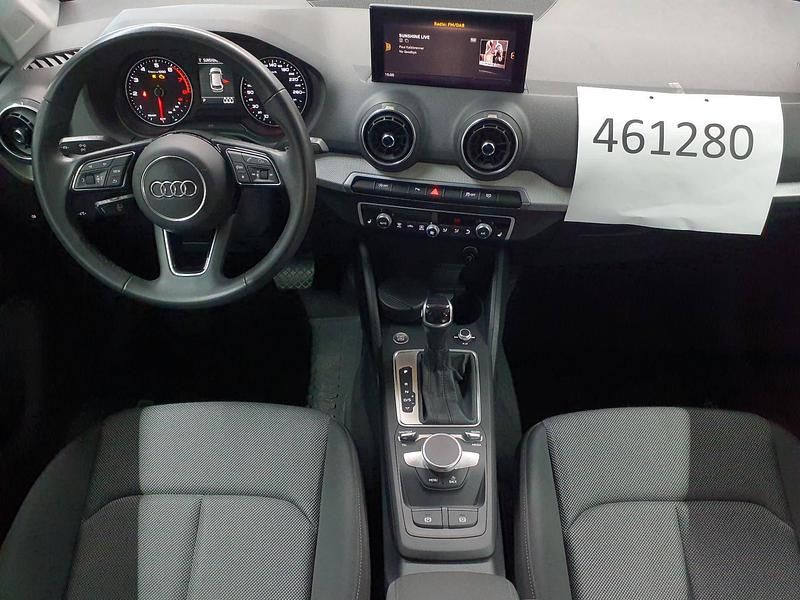 Używany Audi Q2 Advanced 150 KM (110 kW) 2023 Srebrny SUV