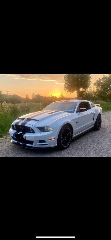 Weiß Gebraucht 2014 Ford Mustang GT Coupé | 25.500 € (Fairer Preis) - Bild 1/4