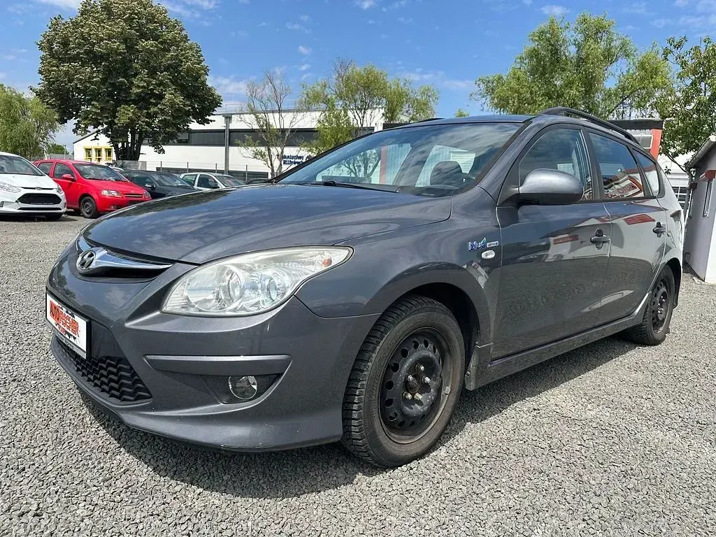 Gebraucht Hyundai i30 90 PS (66 kW) 2011 Grau Kombi