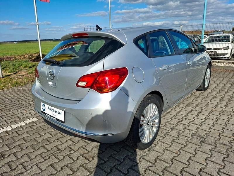 Gebraucht Opel Astra Selection 116 PS (85 kW) 2015 Silber Limousine