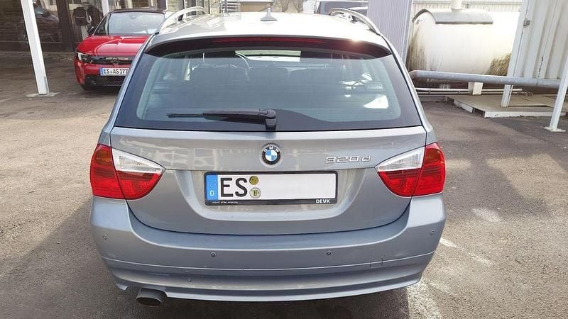 Gebraucht BMW 320 177 PS (130 kW) 2007 Grau Kombi