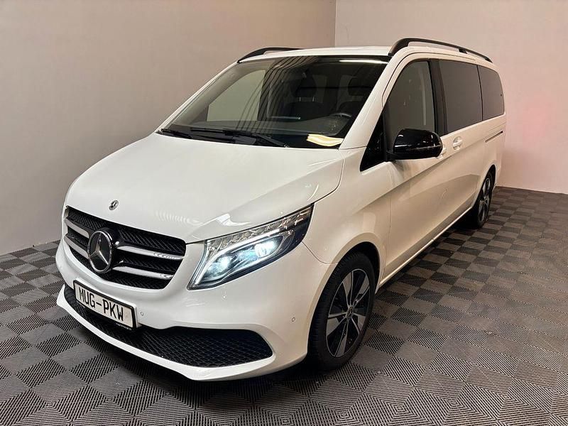 Weiß Gebraucht 2021 Mercedes V220 Edition Van / Kleinbus | 39.990 € (Guter Preis) - Bild 1/4
