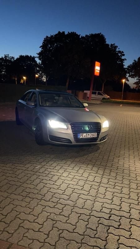 Silber Gebraucht 2015 Audi A8L Limousine | 23.500 € - Bild 1/4