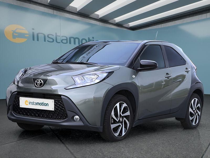 Grün Gebraucht 2023 Toyota Aygo Kleinwagen | 16.399 € (Fairer Preis) - Bild 1/4
